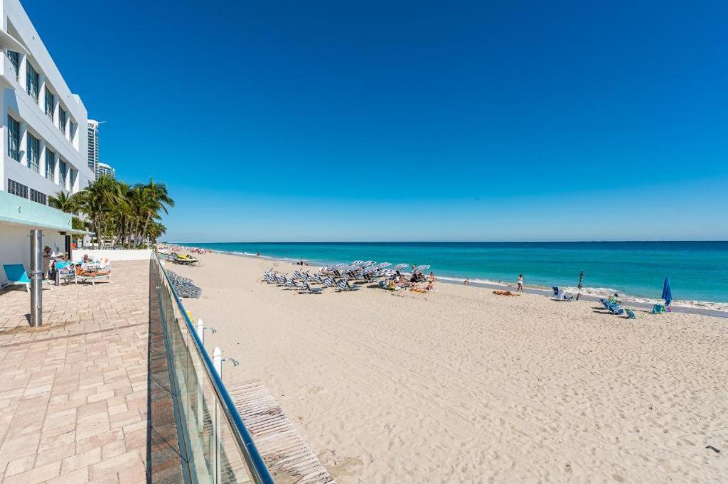 Flip Flop Paradise In Hollywood Florida Kültér fotó